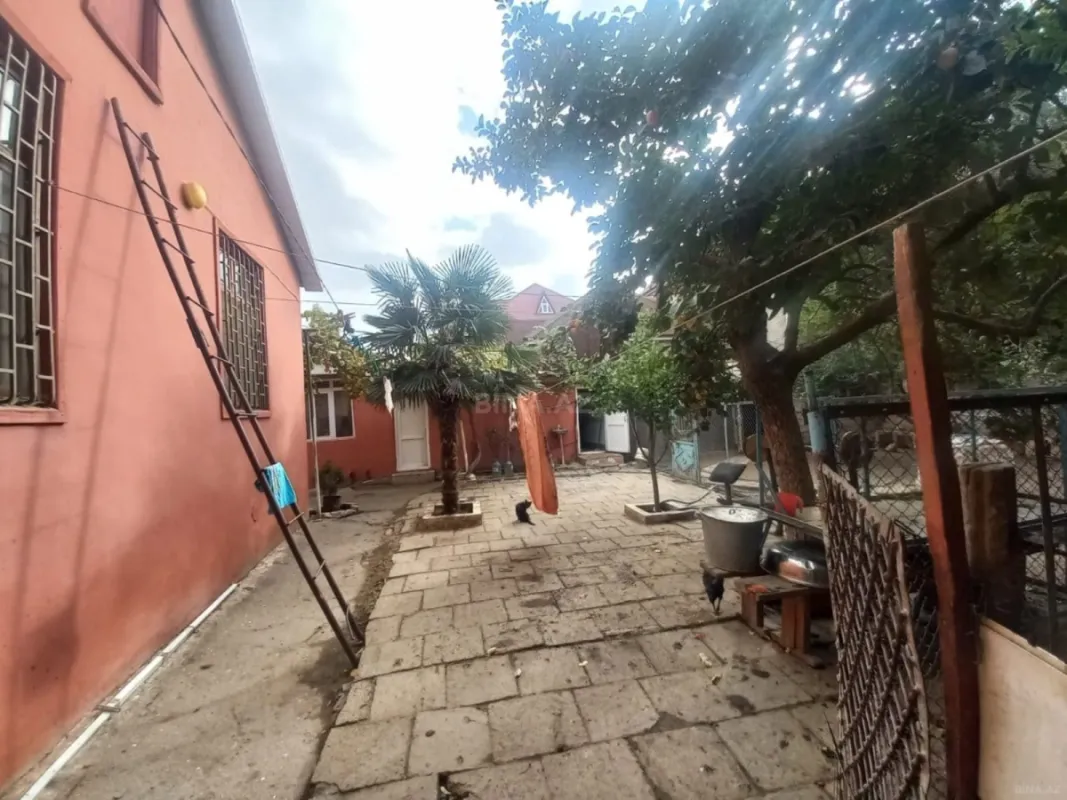 Satılır 5 otaqlı həyət evi 140 m²