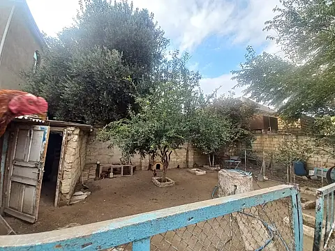 Satılır 5 otaqlı həyət evi 140 m²