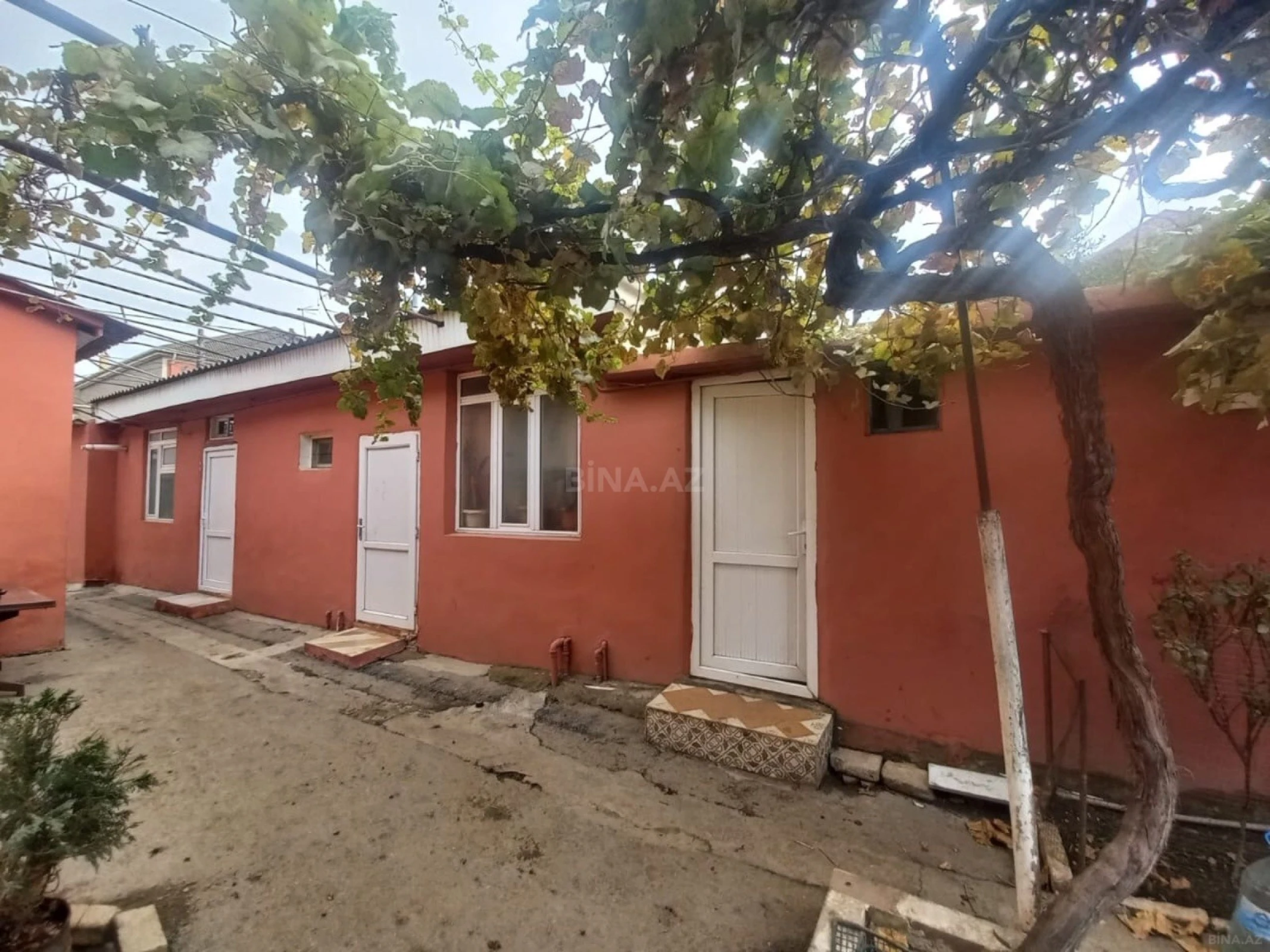 Satılır 5 otaqlı həyət evi 140 m²