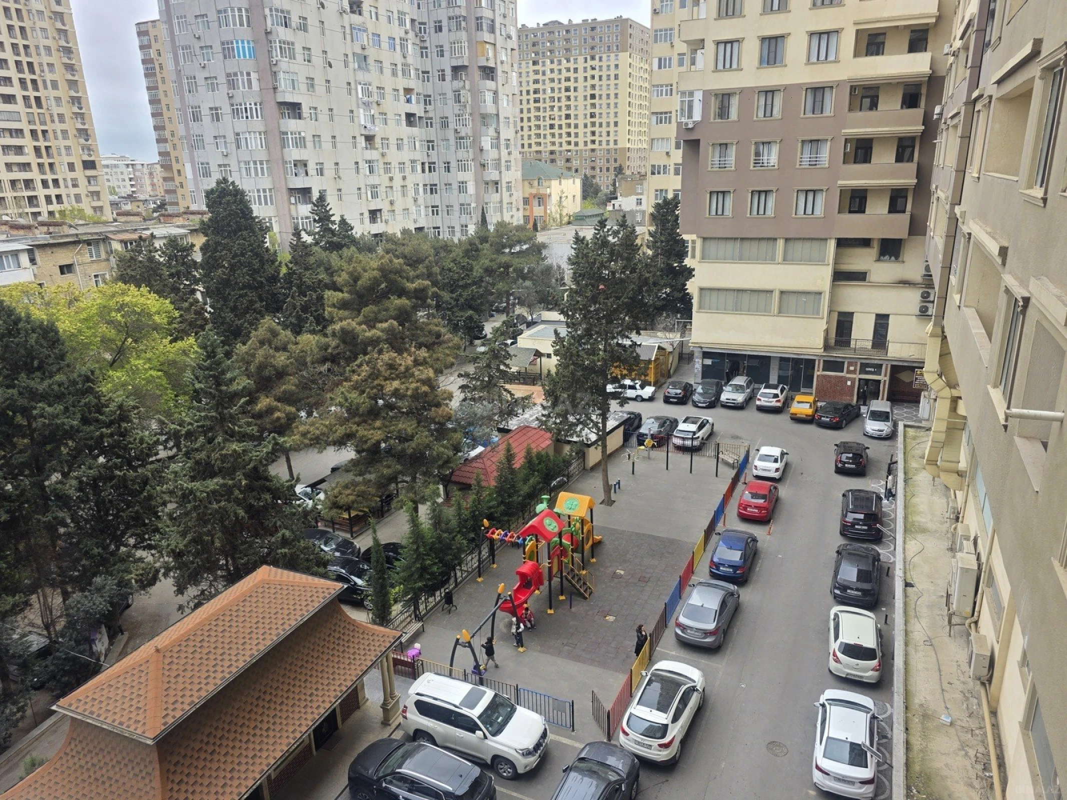 Satılır 3 otaqlı mənzil 97 m²