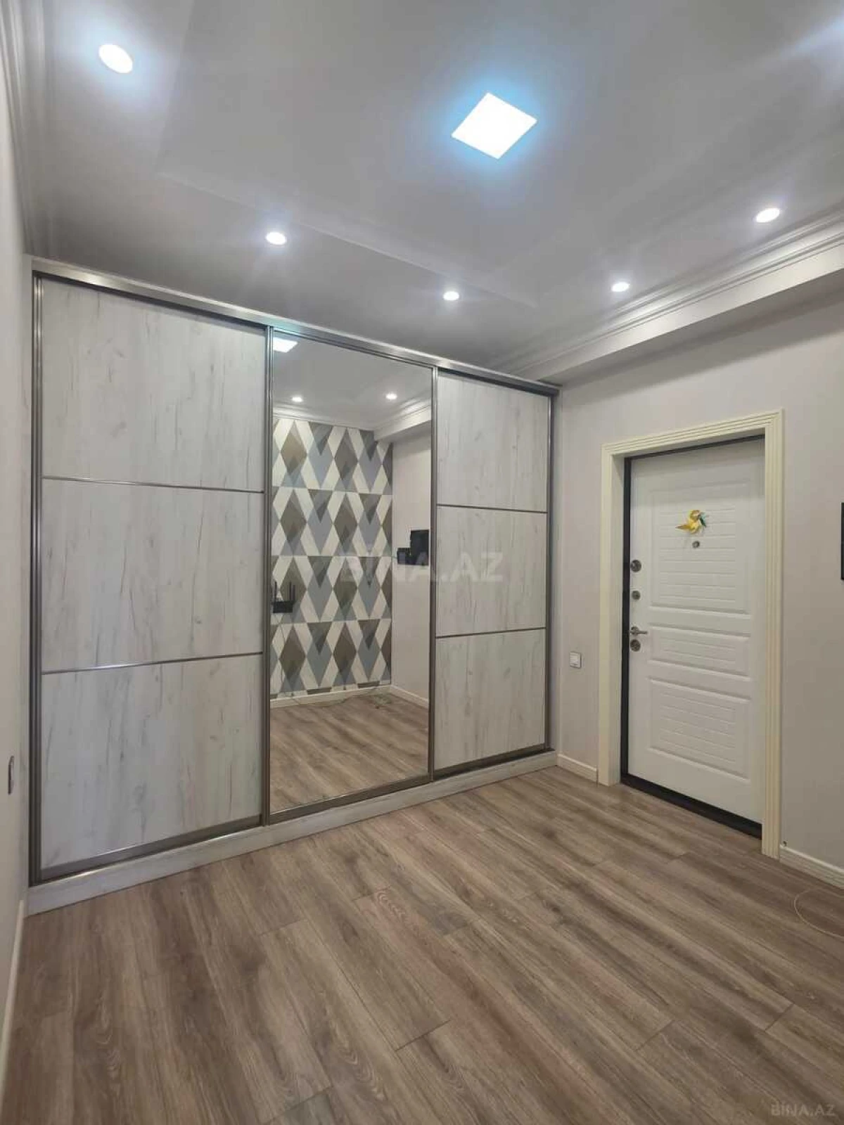 Satılır 3 otaqlı mənzil 97 m²