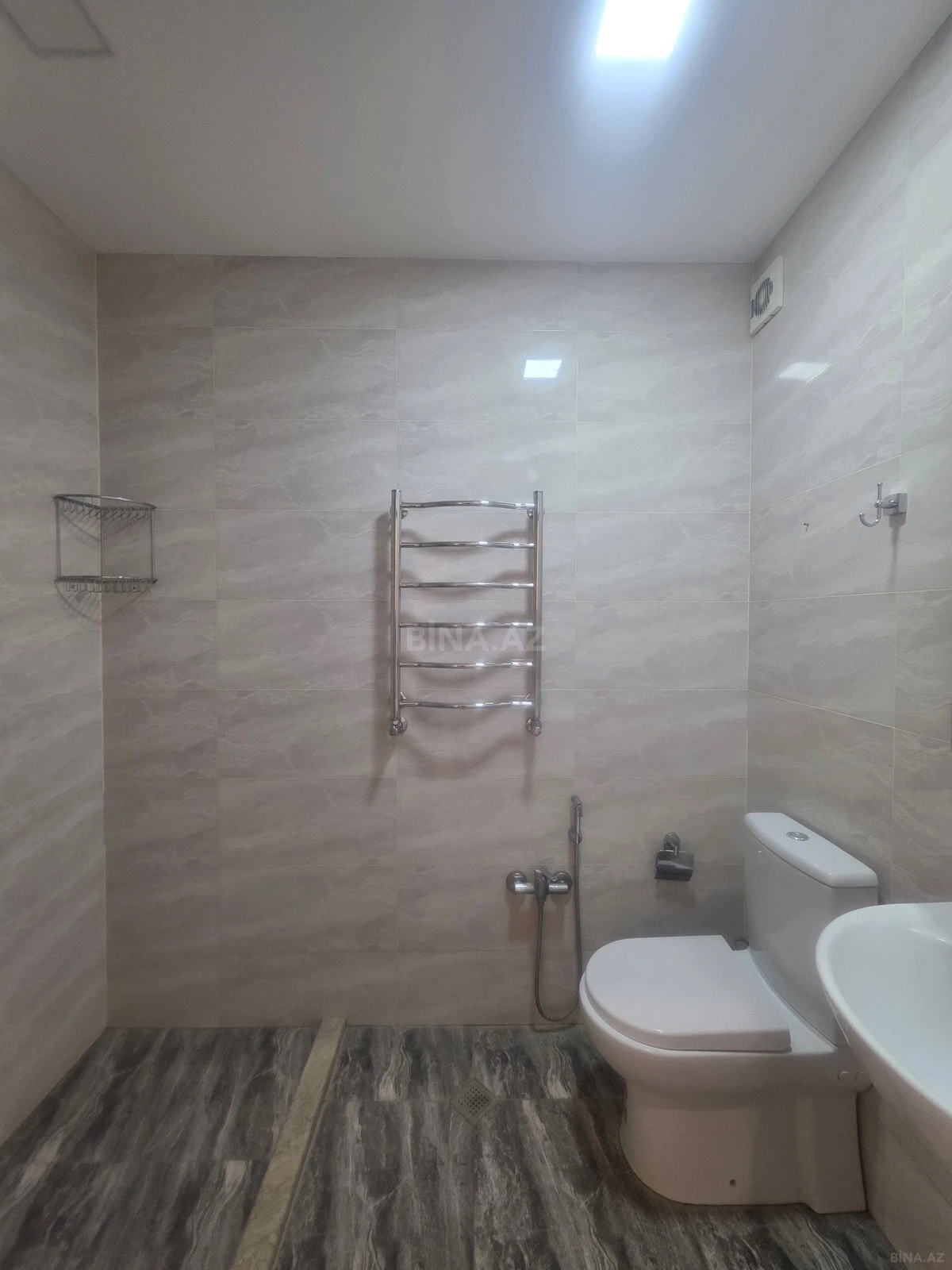 Satılır 3 otaqlı mənzil 97 m²