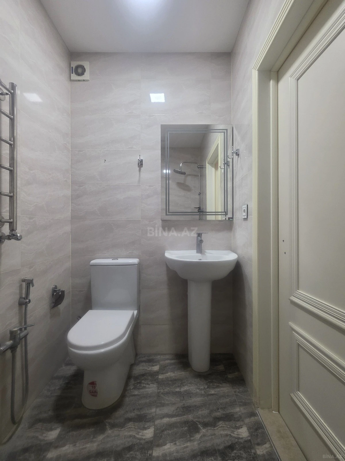 Satılır 3 otaqlı mənzil 97 m²