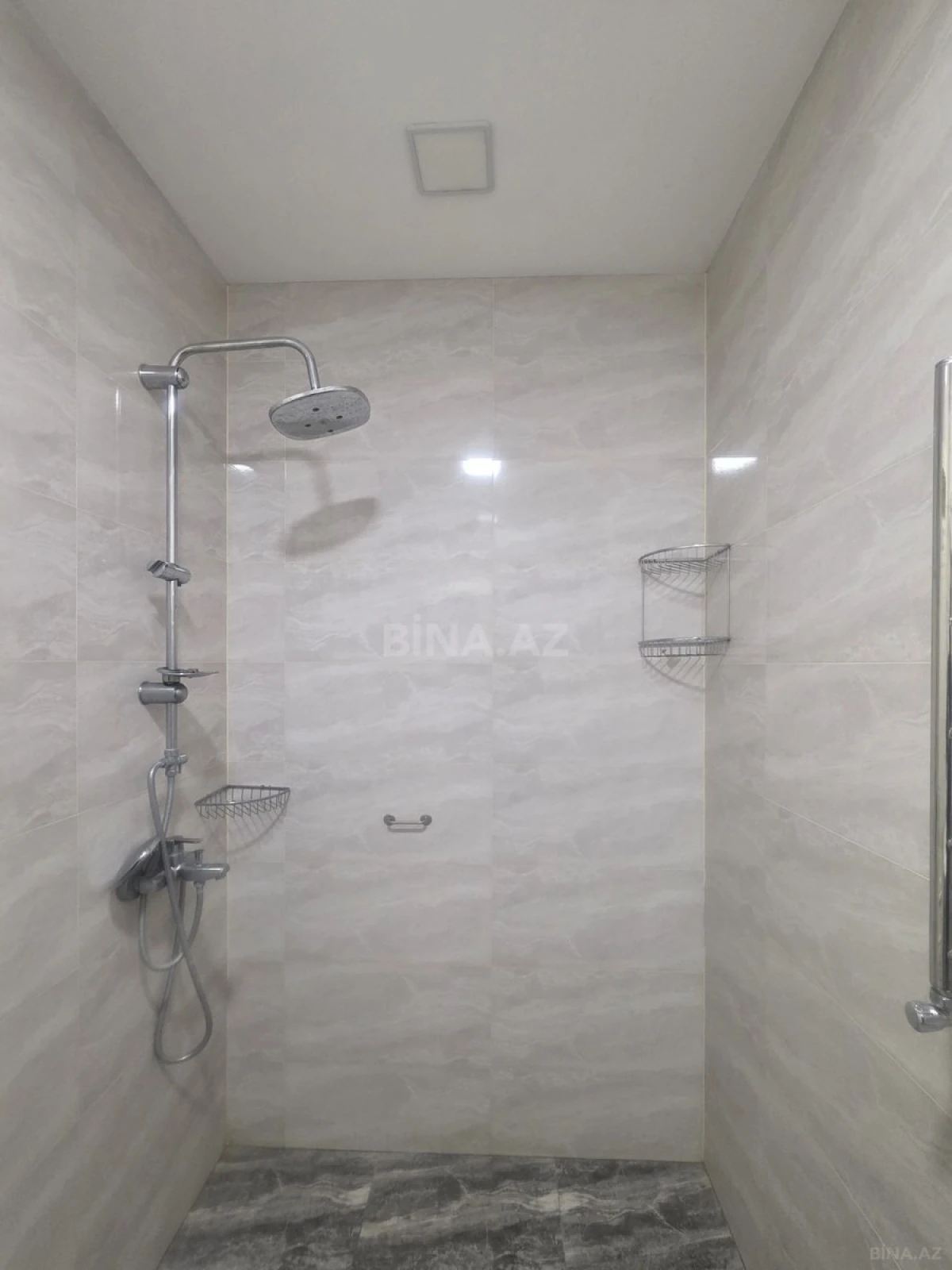 Satılır 3 otaqlı mənzil 97 m²