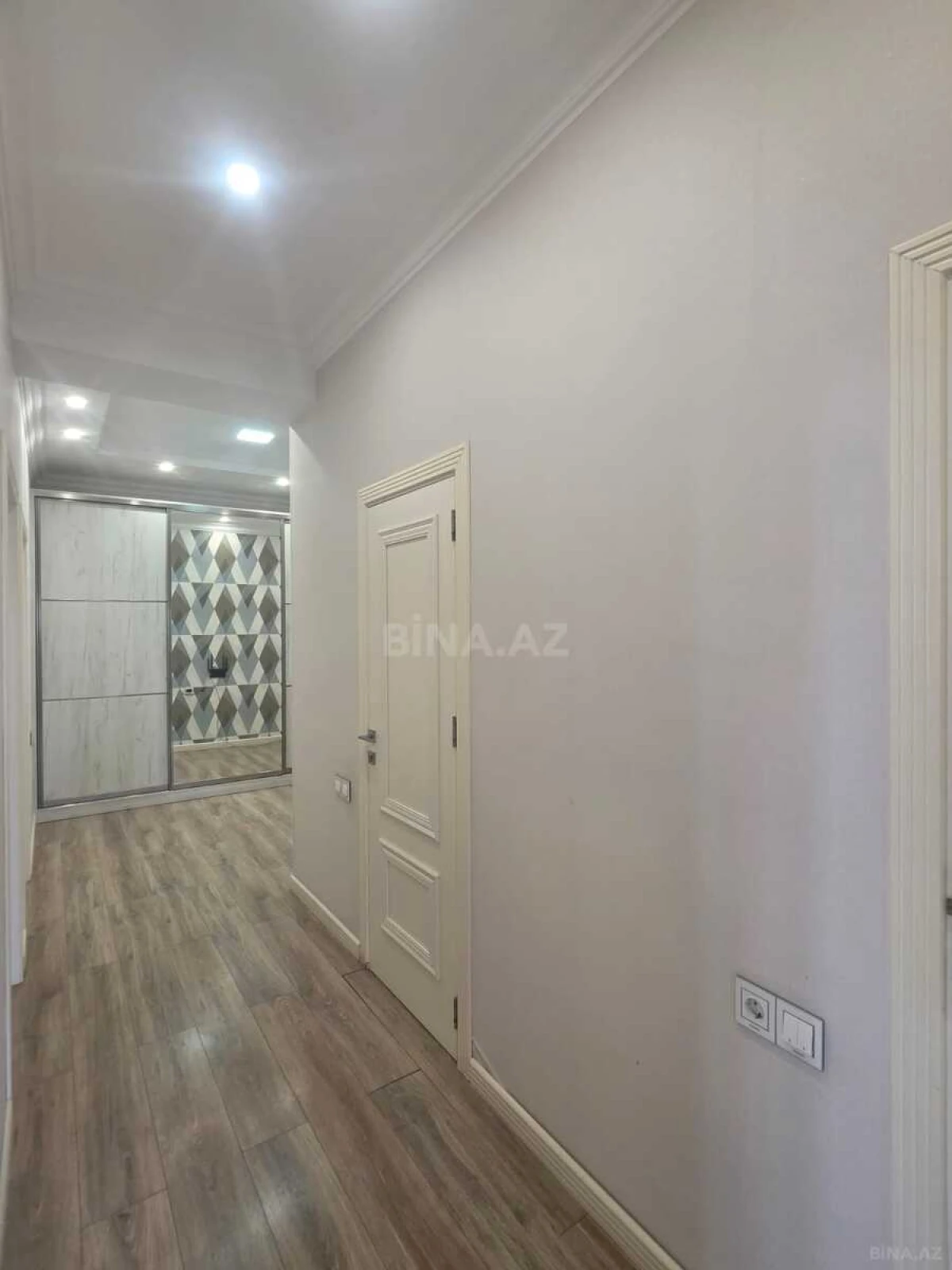 Satılır 3 otaqlı mənzil 97 m²