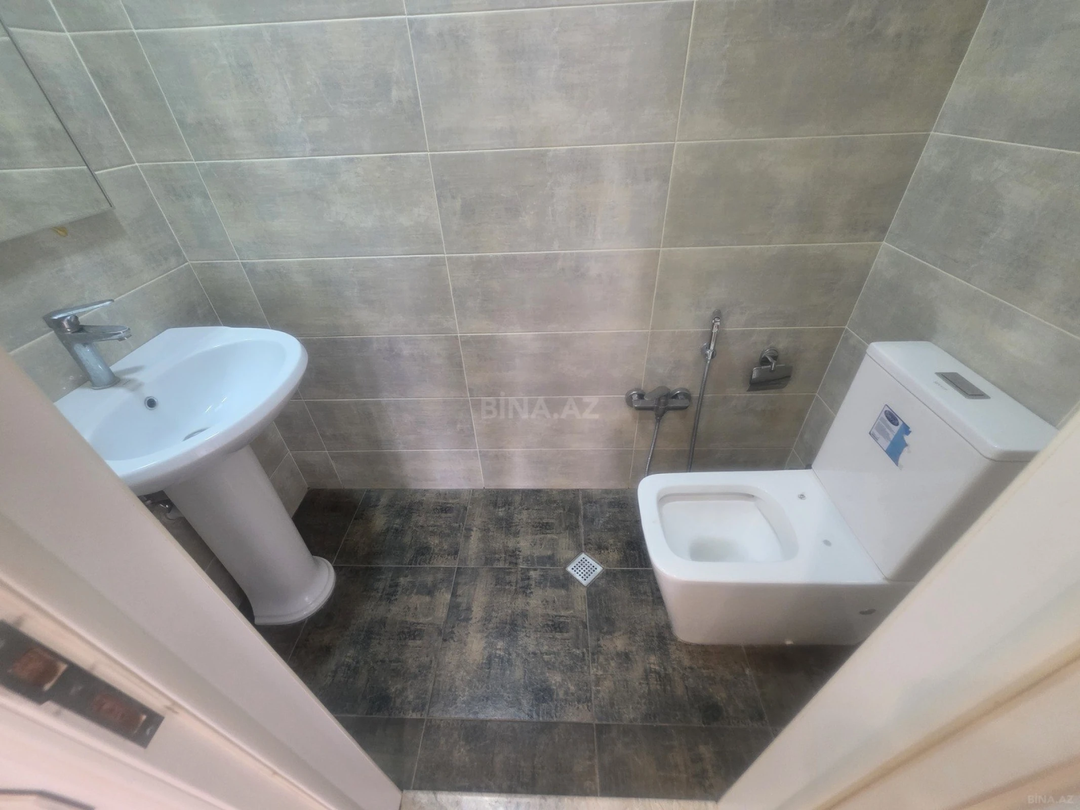 Satılır 3 otaqlı mənzil 97 m²
