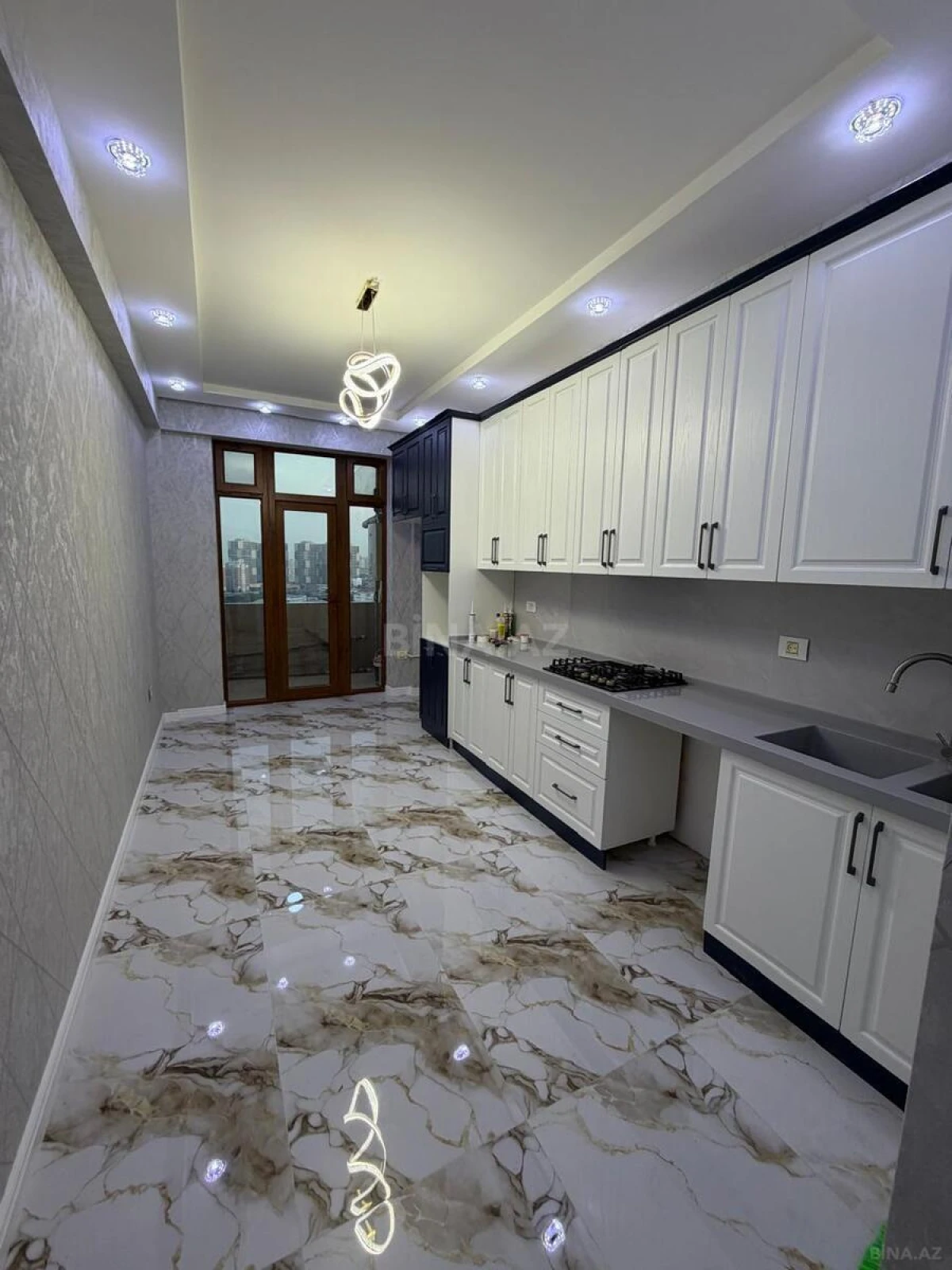Satılır 4 otaqlı mənzil 129 m²