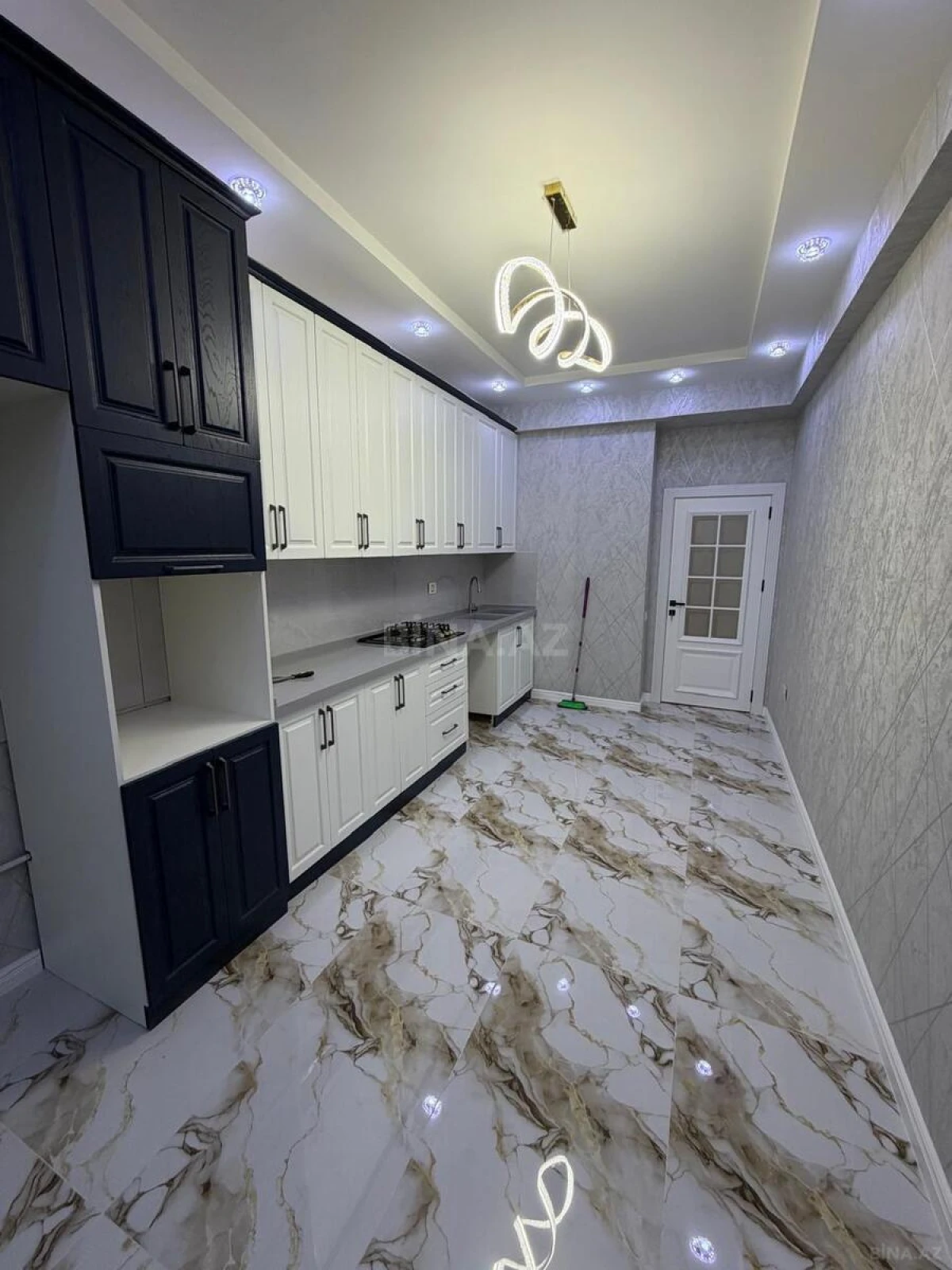 Satılır 4 otaqlı mənzil 129 m²