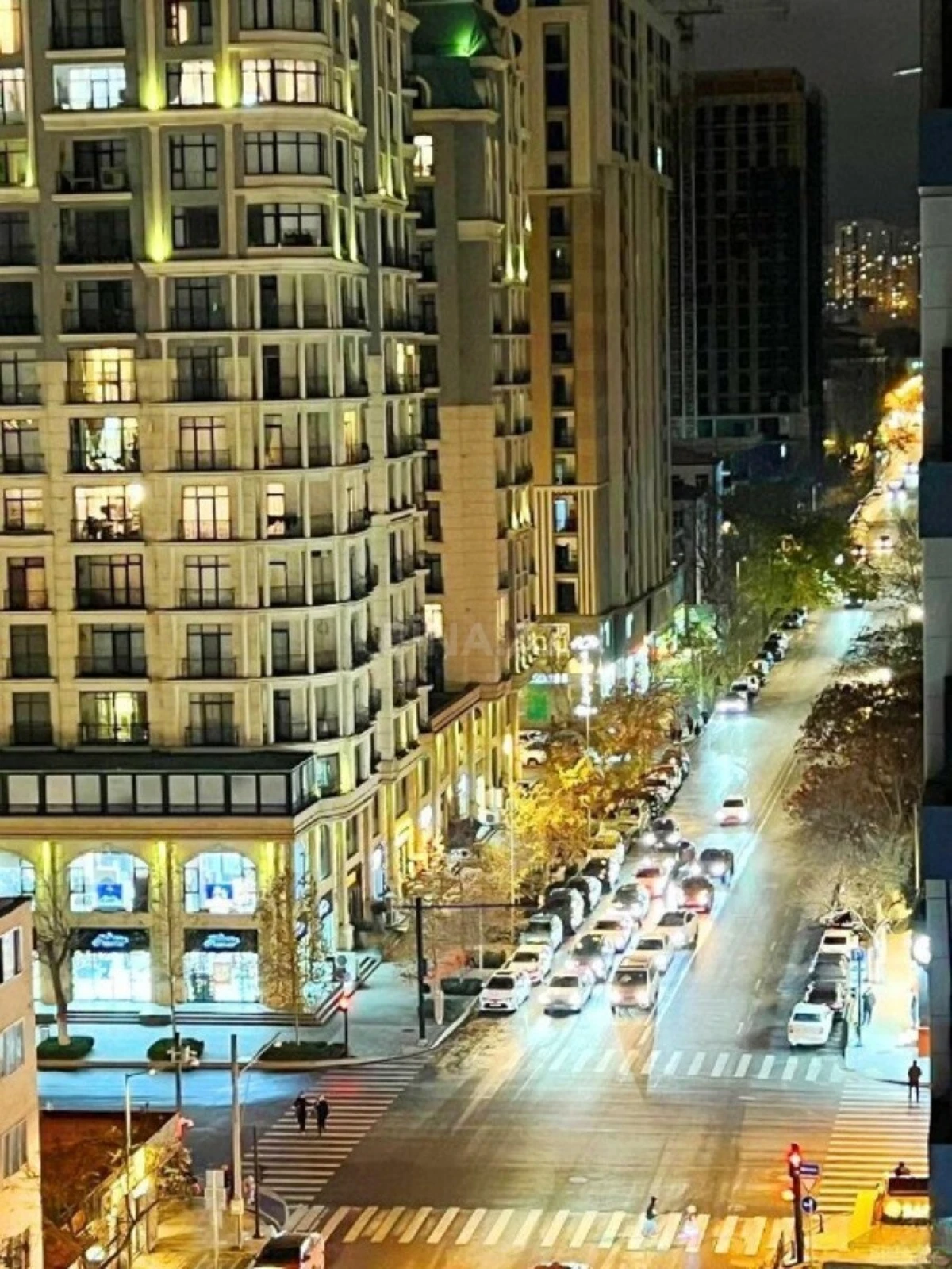 Satılır 4 otaqlı mənzil 192.5 m²