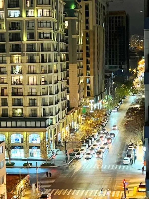 Satılır 4 otaqlı mənzil 192.5 m²