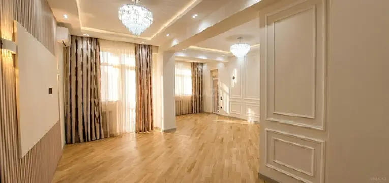 Satılır 4 otaqlı mənzil 192.5 m²
