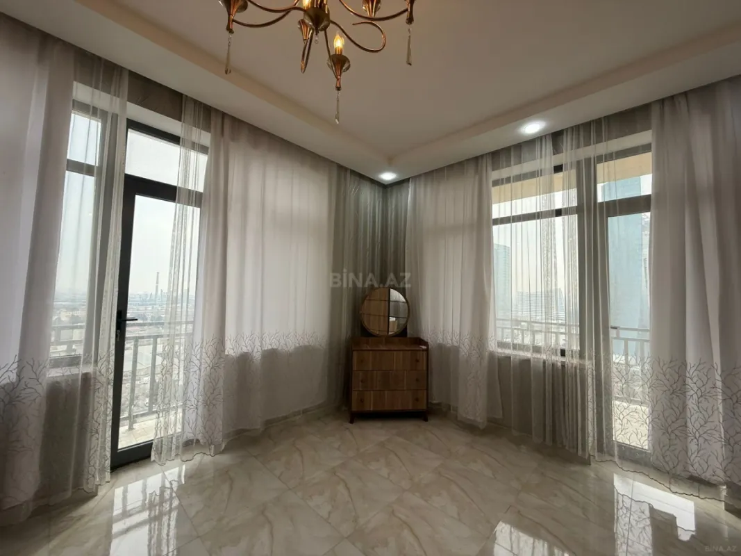 Kirayə verilir 3 otaqlı mənzil 172 m²