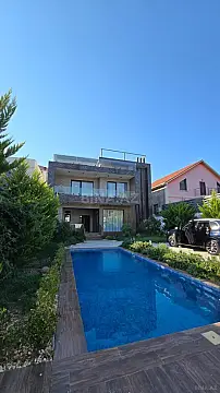 Satılır 7 otaqlı həyət evi 350 m²