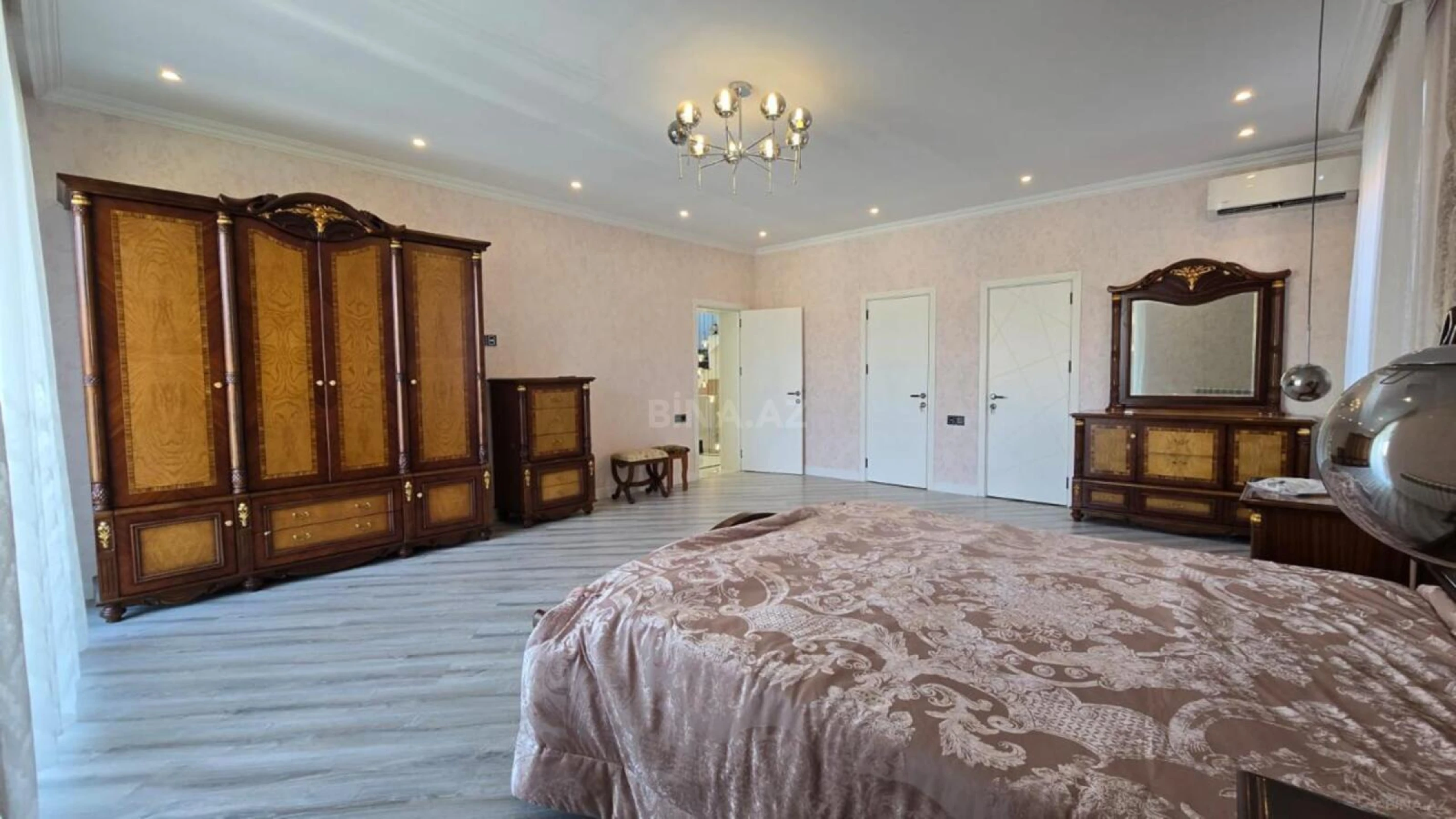 Satılır 7 otaqlı həyət evi 350 m²