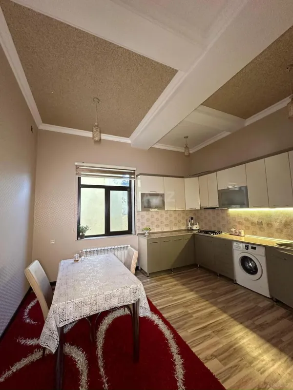 Kirayə verilir 6 otaqlı həyət evi 250 m²