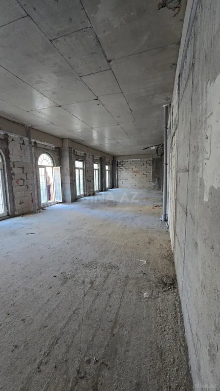 Satılır 4 otaqlı mənzil 145 m²