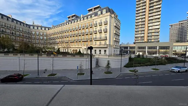 Satılır 4 otaqlı mənzil 145 m²