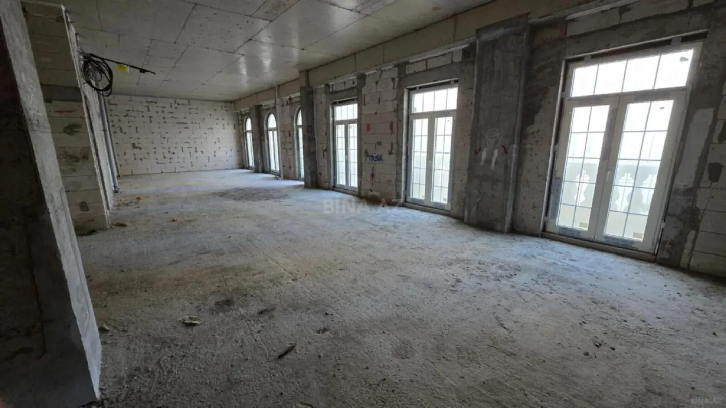 Satılır 4 otaqlı mənzil 145 m²