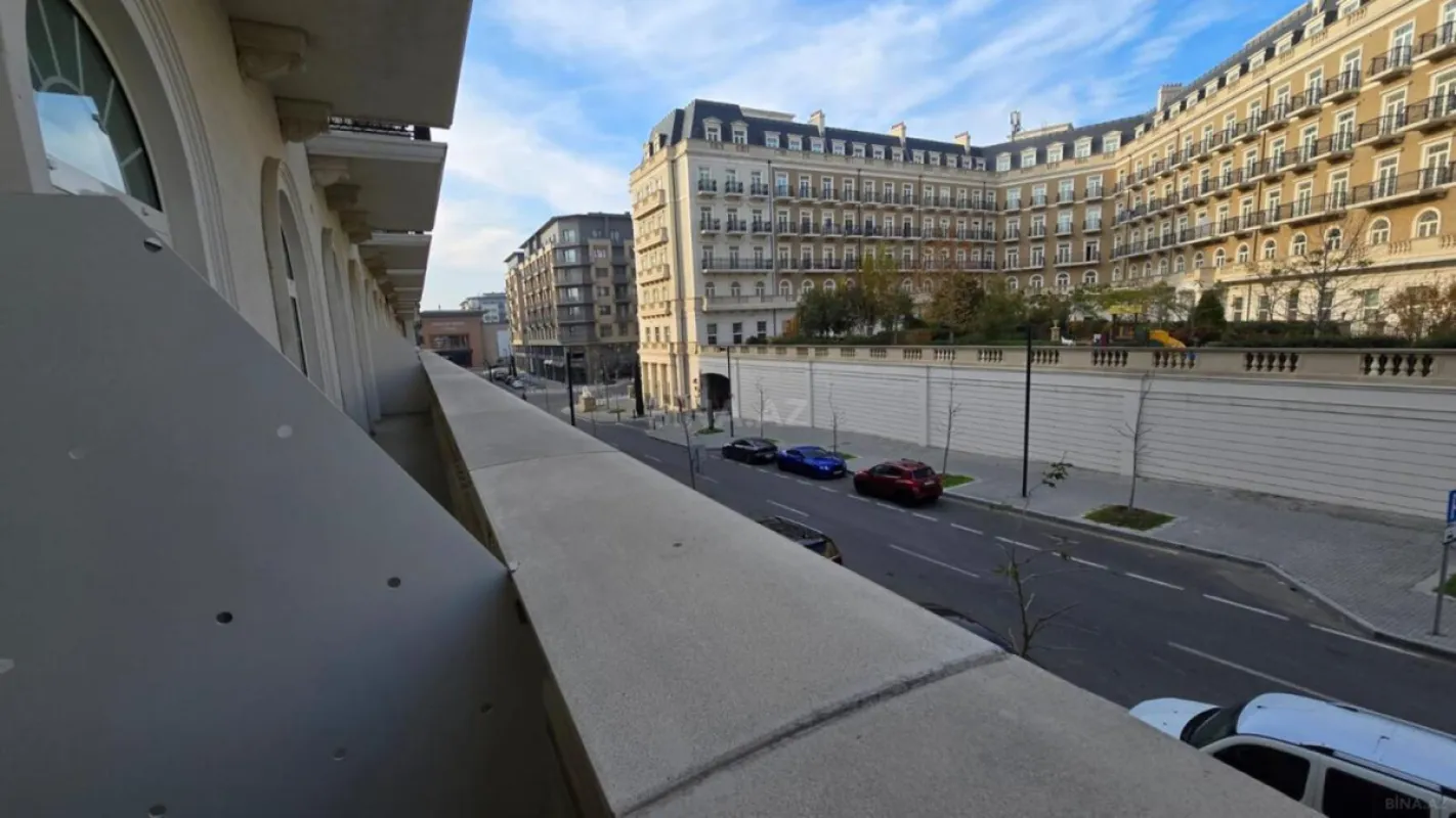 Satılır 4 otaqlı mənzil 145 m²