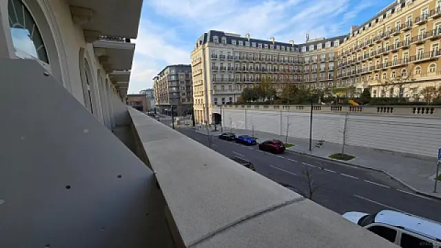 Satılır 4 otaqlı mənzil 145 m²
