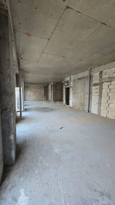 Satılır 4 otaqlı mənzil 145 m²
