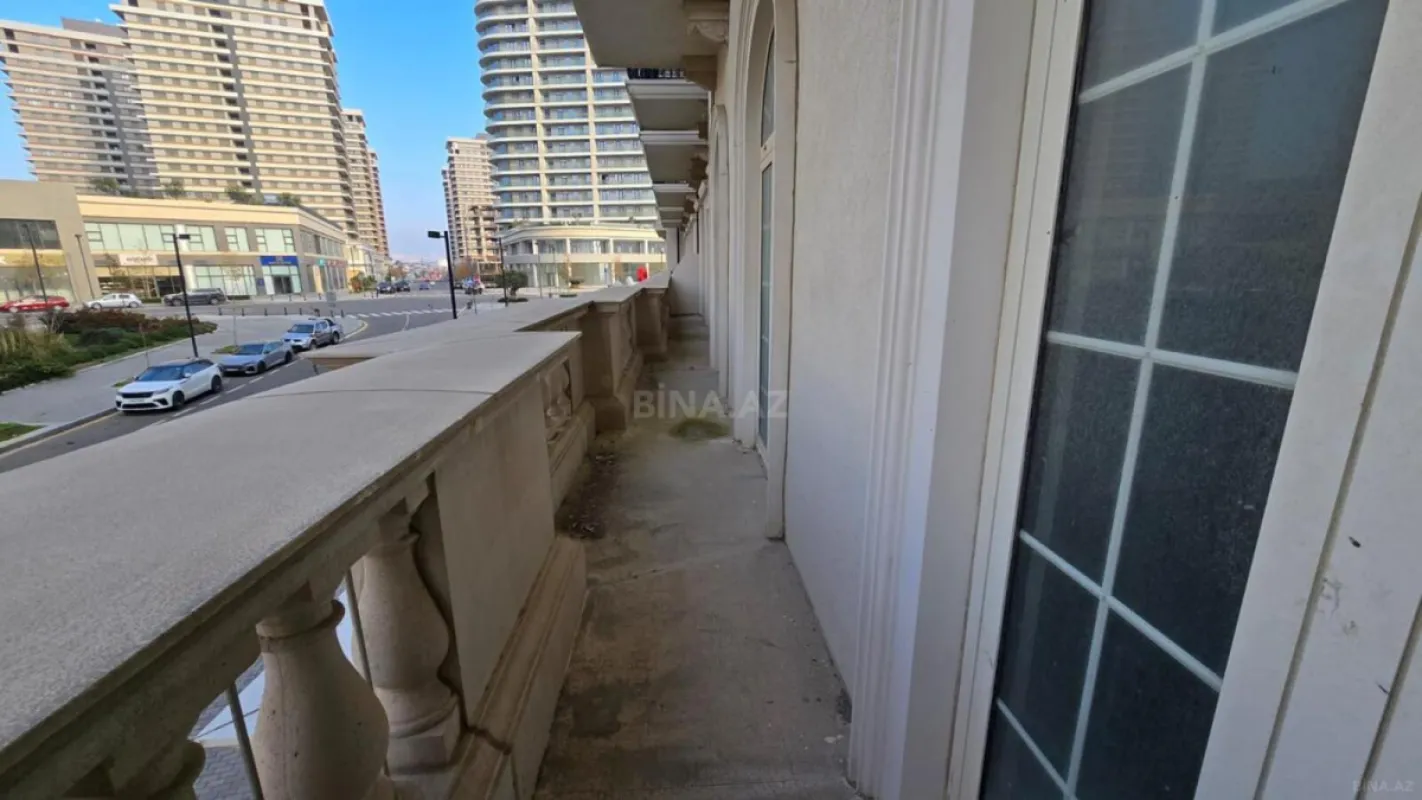 Satılır 4 otaqlı mənzil 145 m²