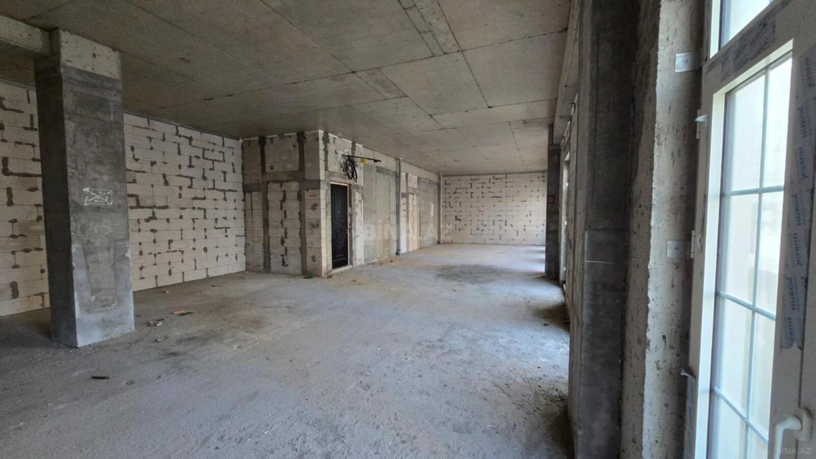 Satılır 4 otaqlı mənzil 145 m²