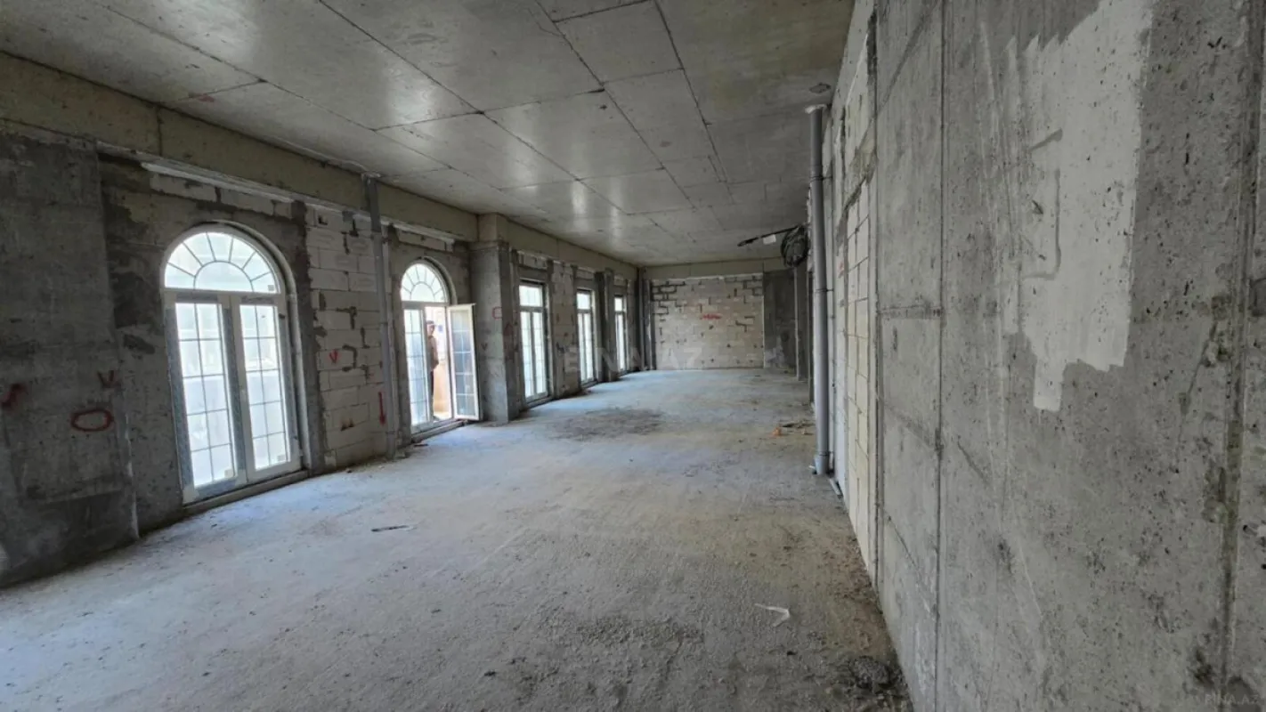 Satılır 4 otaqlı mənzil 145 m²