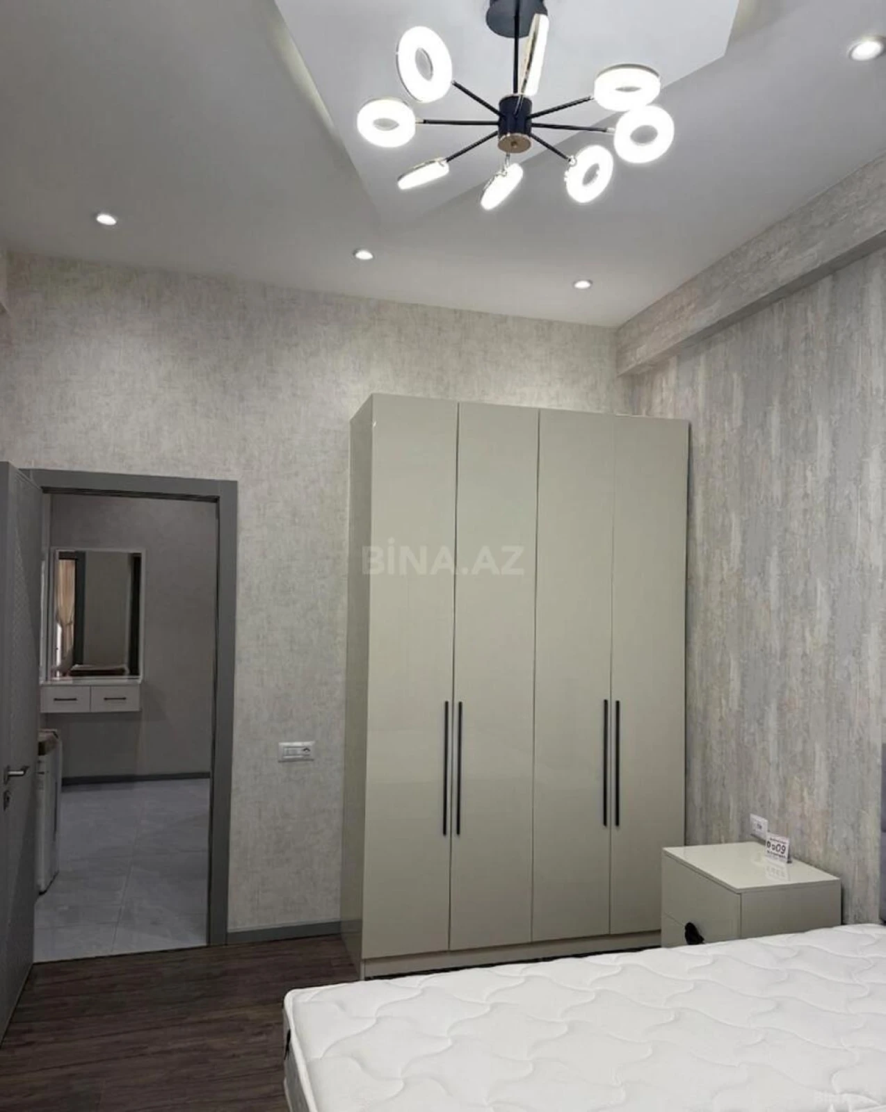 Satılır 2 otaqlı mənzil 91 m²