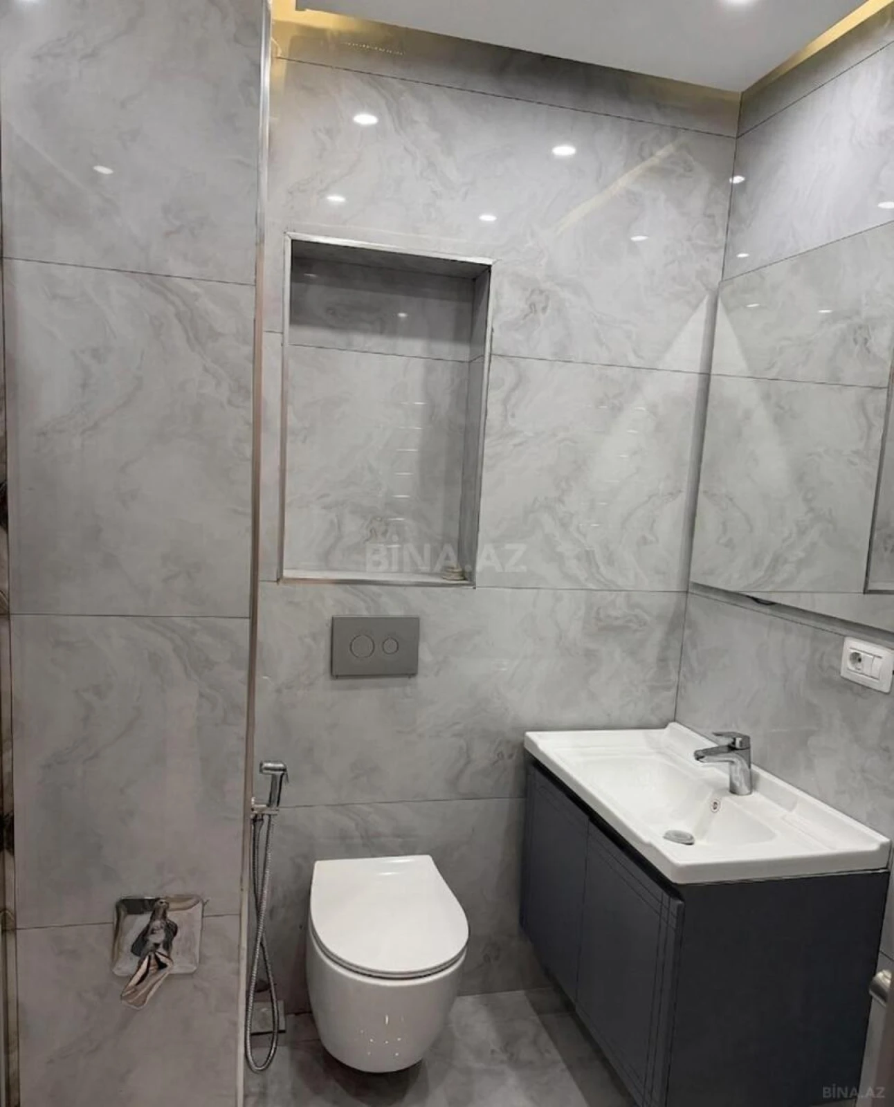 Satılır 2 otaqlı mənzil 91 m²