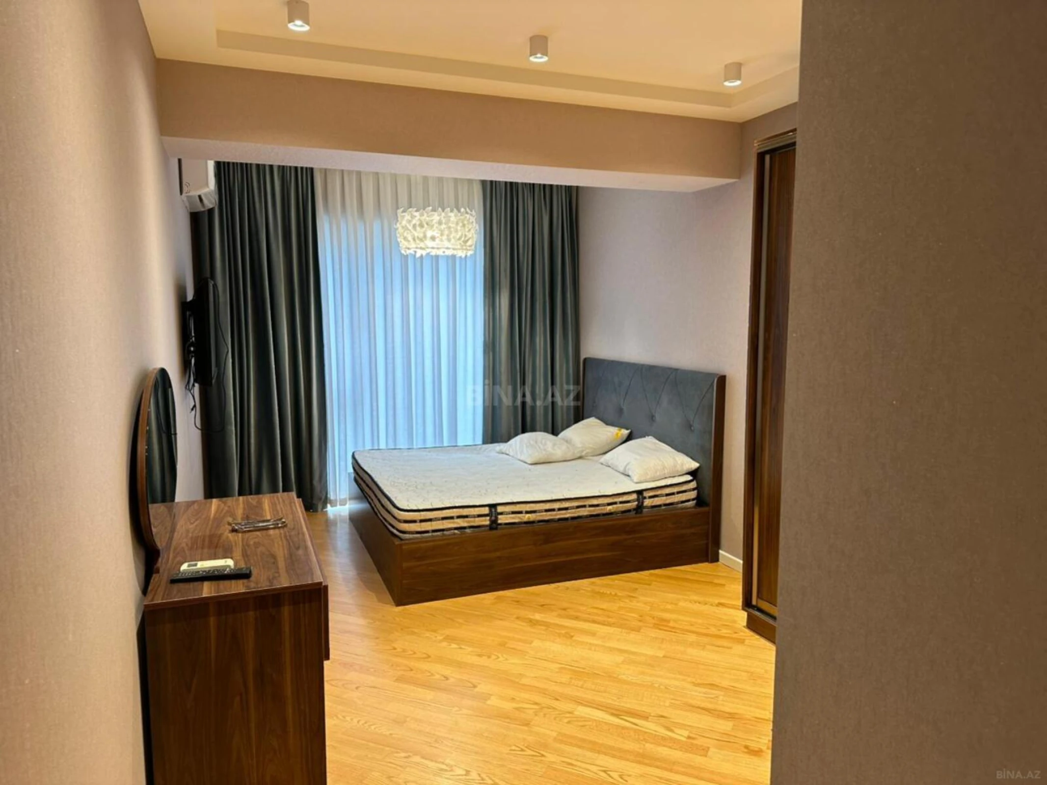 Kirayə verilir 2 otaqlı mənzil 95 m²