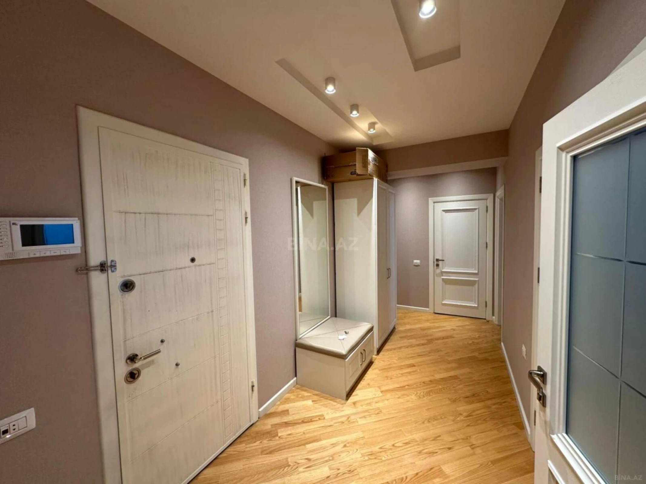 Kirayə verilir 2 otaqlı mənzil 95 m²