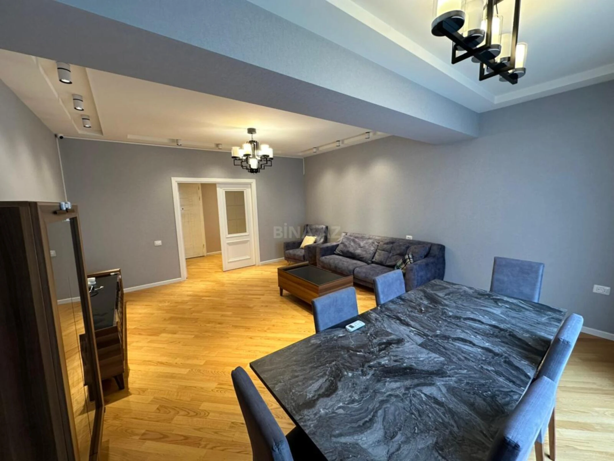 Kirayə verilir 2 otaqlı mənzil 95 m²