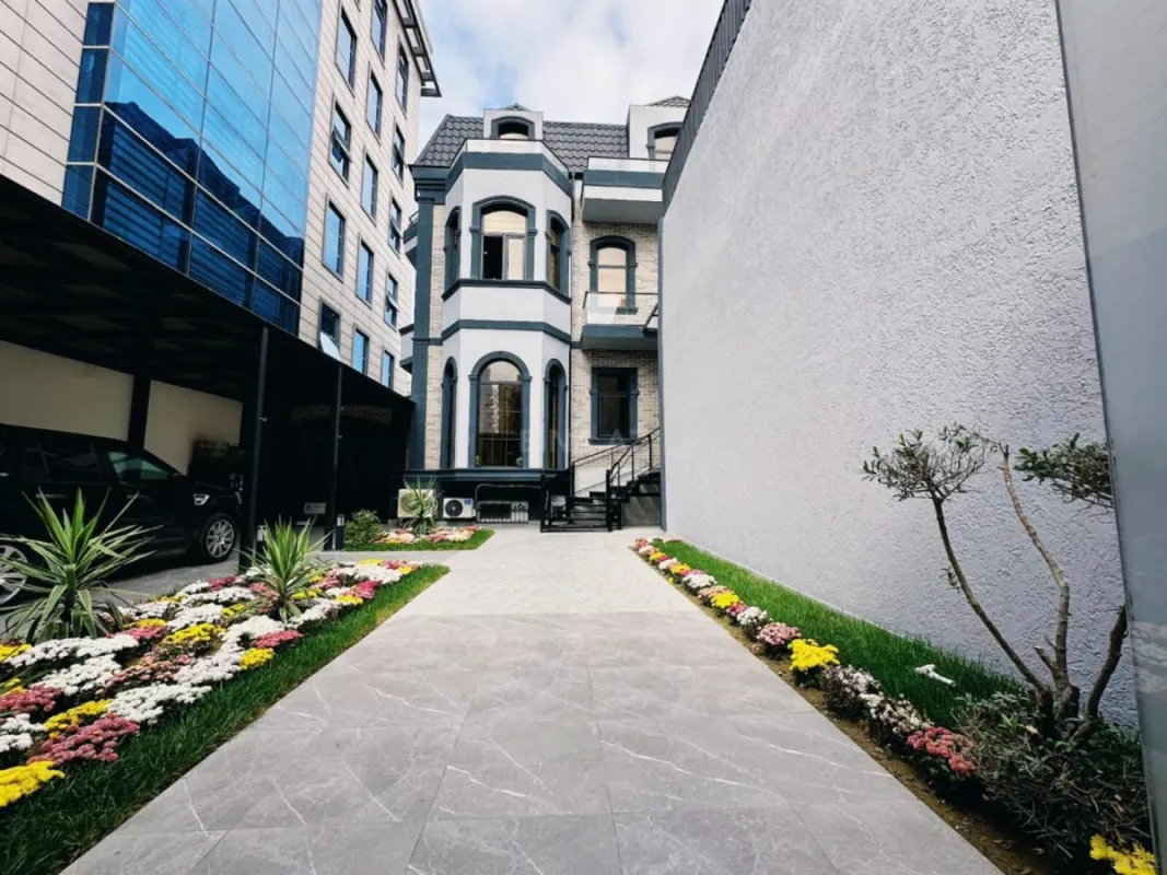 Kirayə verilir 20 otaqlı ofis 1000 m²