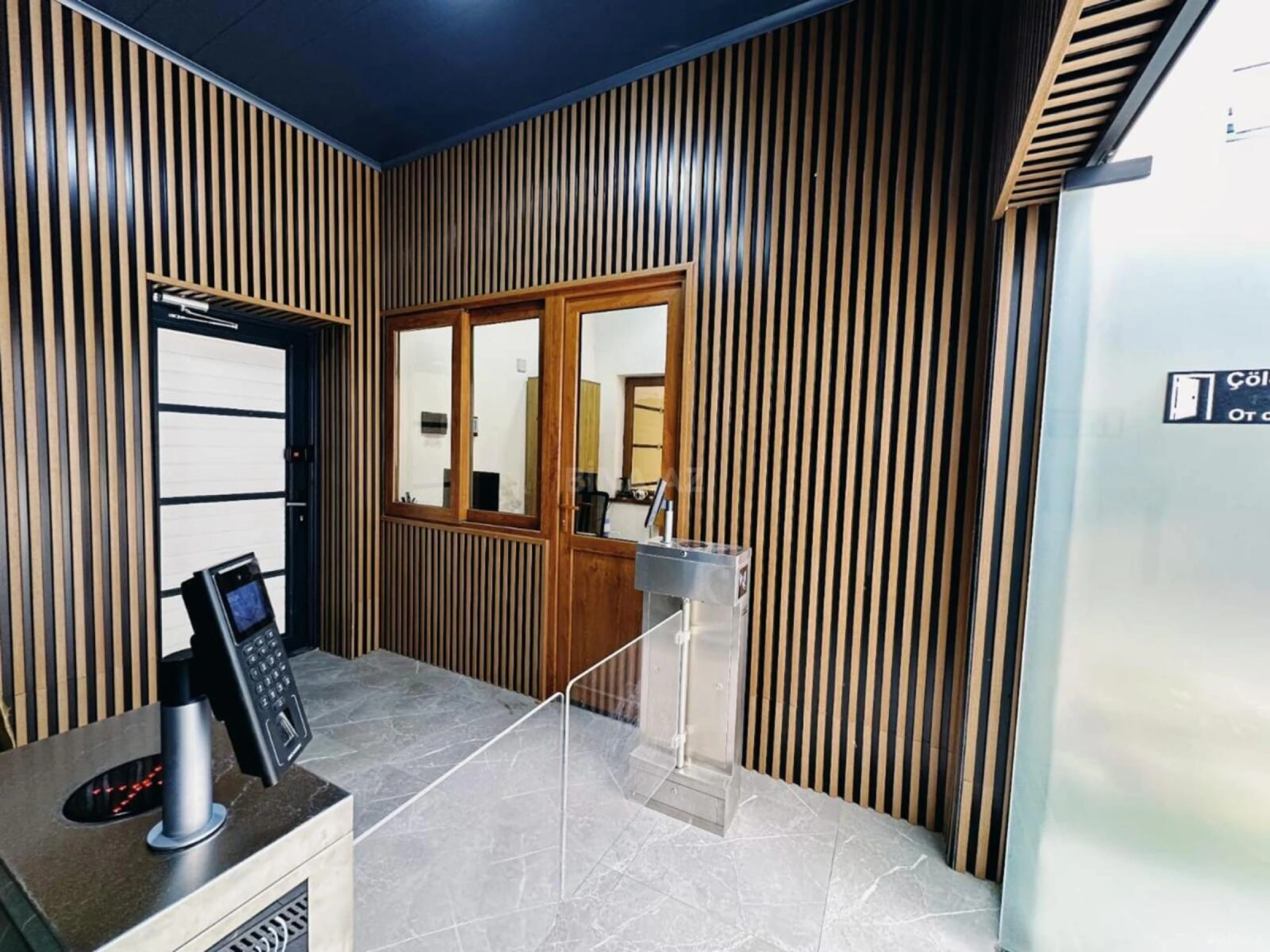 Kirayə verilir 20 otaqlı ofis 1000 m²