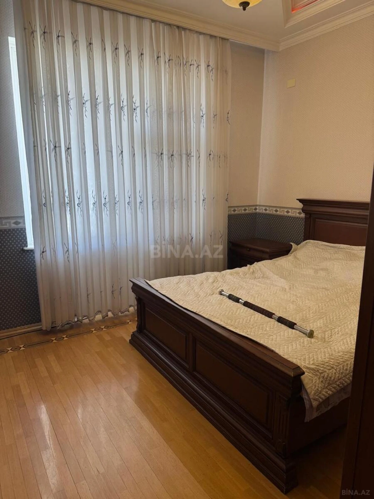 Satılır 4 otaqlı mənzil 180 m²
