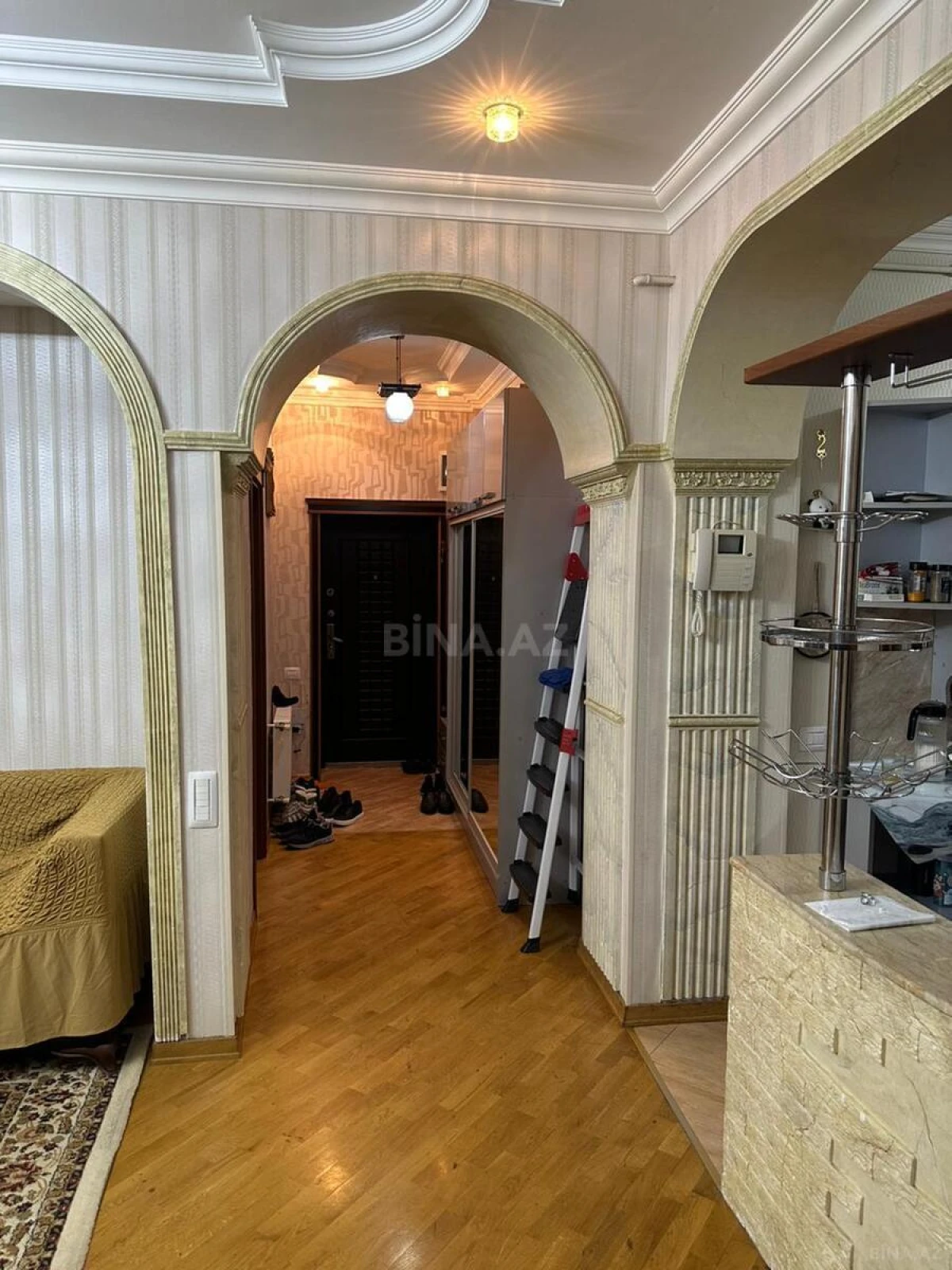 Satılır 4 otaqlı mənzil 95 m²