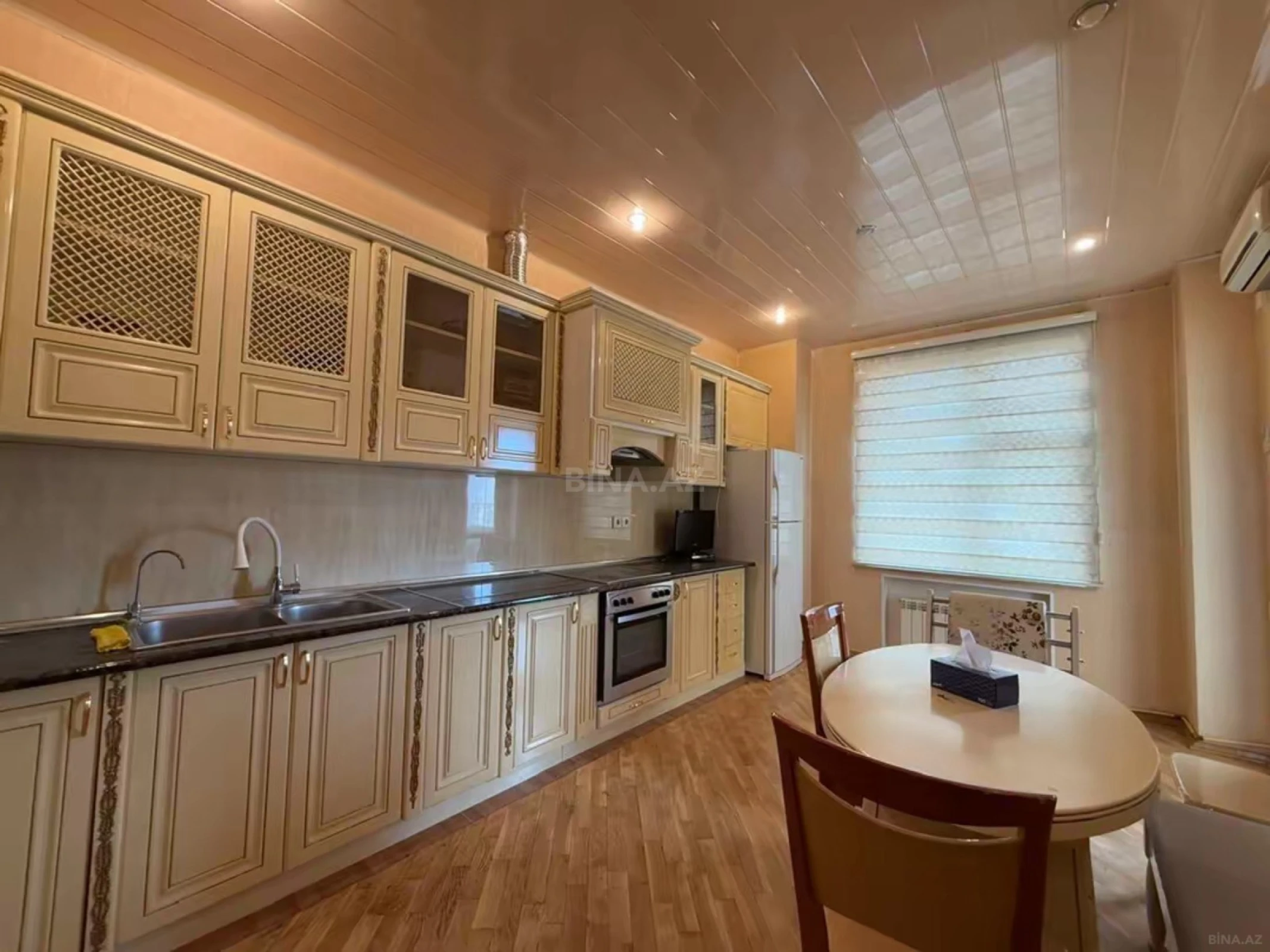 Kirayə verilir 3 otaqlı mənzil 142 m²