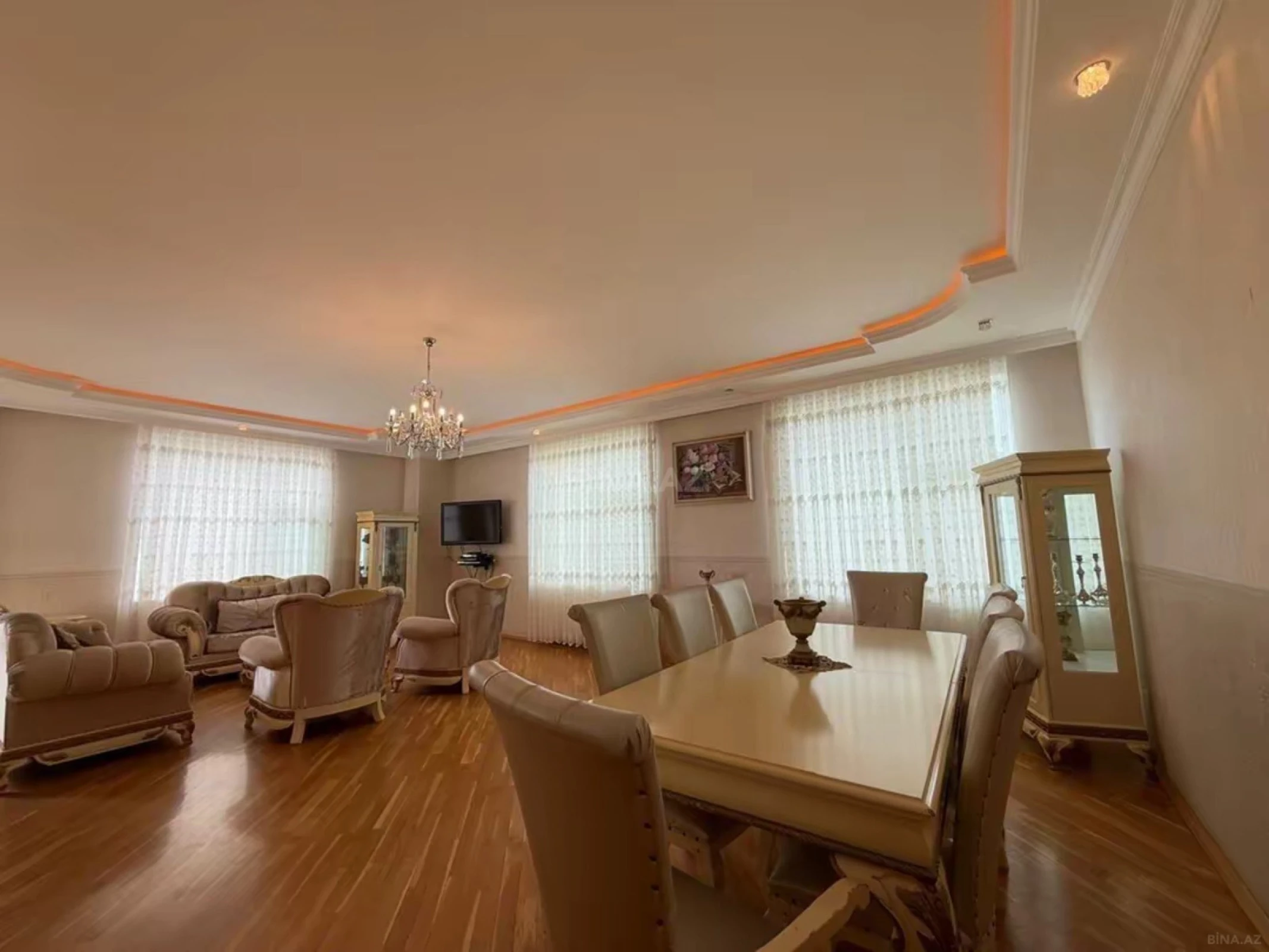 Kirayə verilir 3 otaqlı mənzil 142 m²