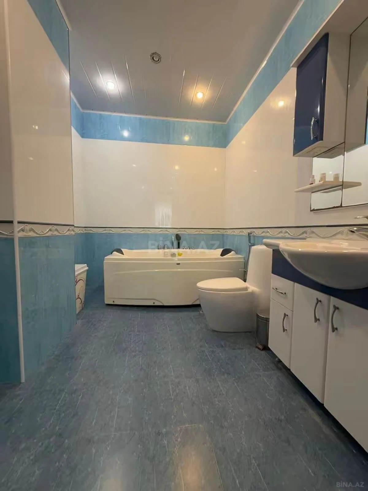 Kirayə verilir 3 otaqlı mənzil 142 m²