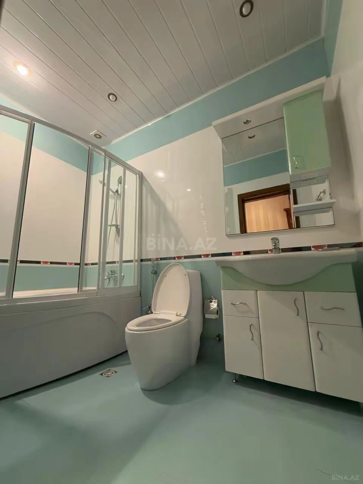 Kirayə verilir 3 otaqlı mənzil 142 m²