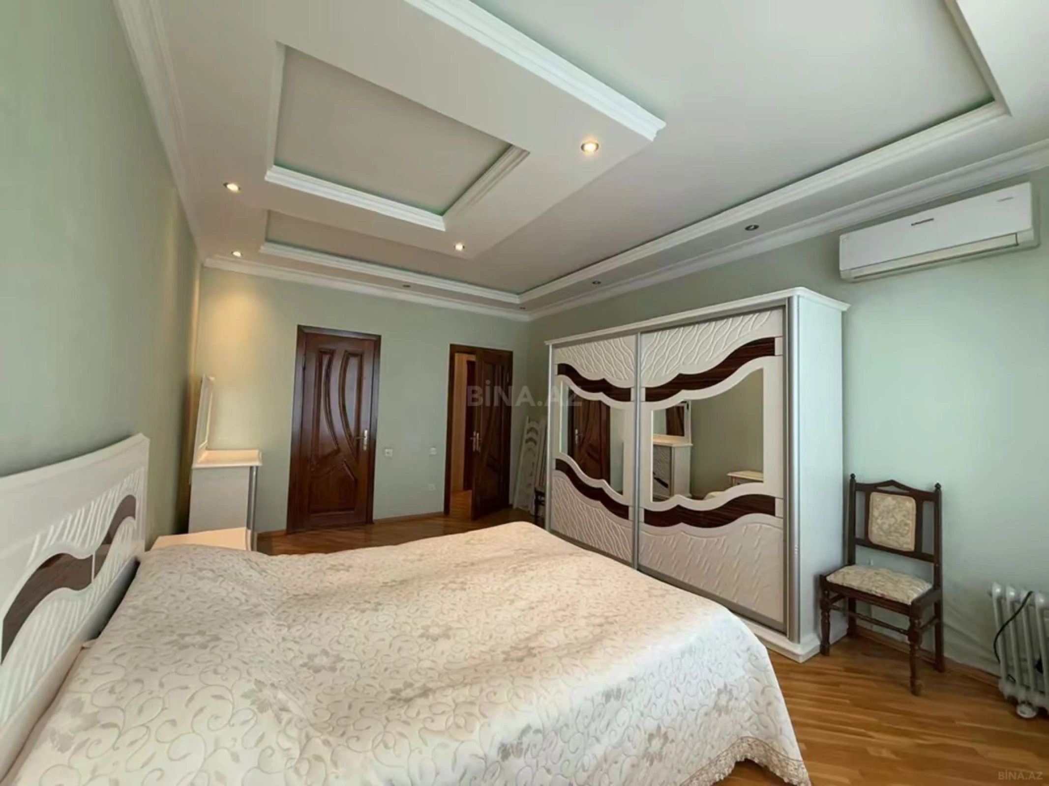 Kirayə verilir 3 otaqlı mənzil 142 m²