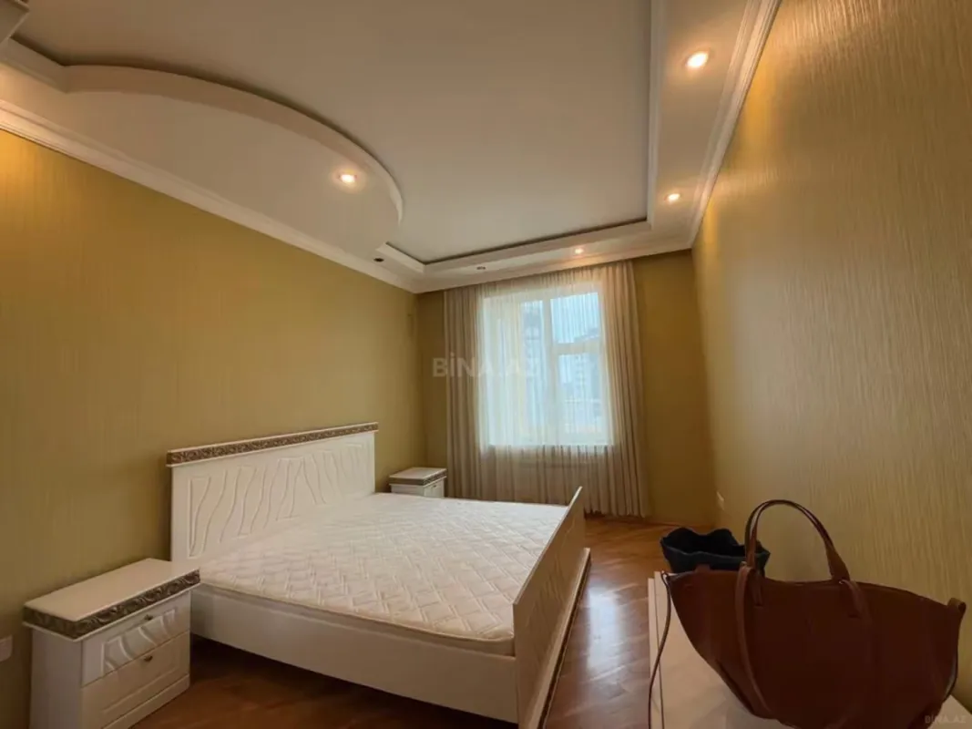 Kirayə verilir 3 otaqlı mənzil 142 m²