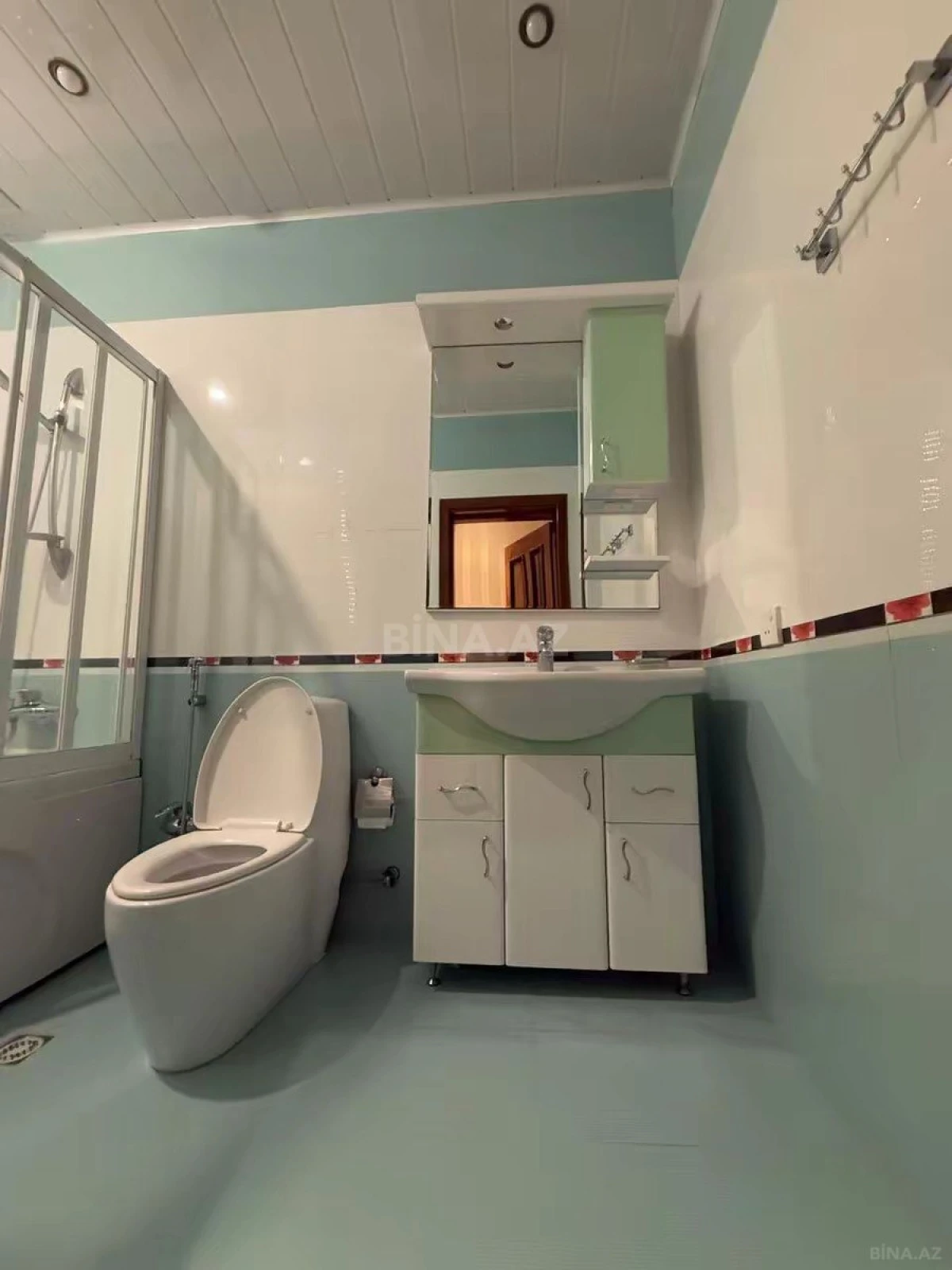 Kirayə verilir 3 otaqlı mənzil 142 m²