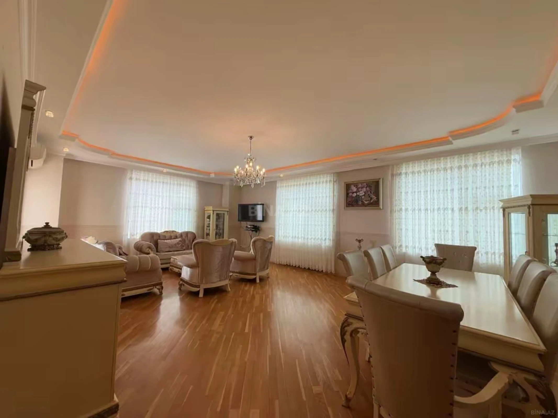 Kirayə verilir 3 otaqlı mənzil 142 m²