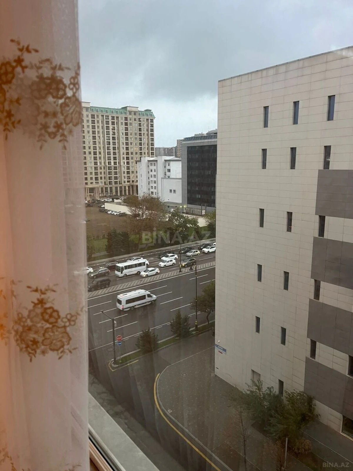 Kirayə verilir 5 otaqlı mənzil 185 m²