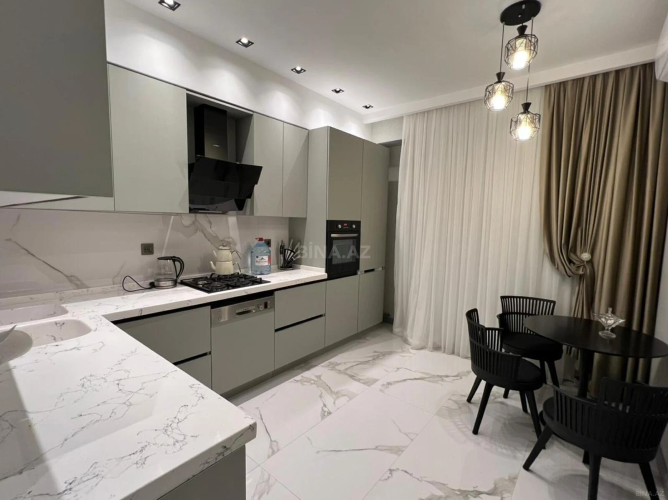 Kirayə verilir 2 otaqlı mənzil 115 m²