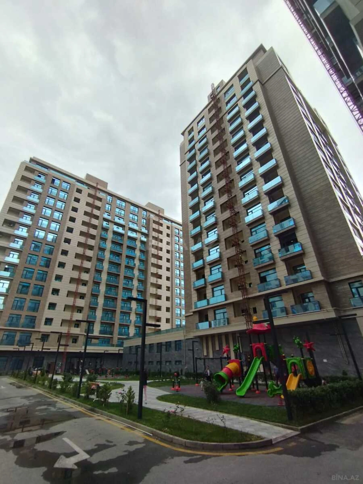 Satılır 4 otaqlı mənzil 158 m²