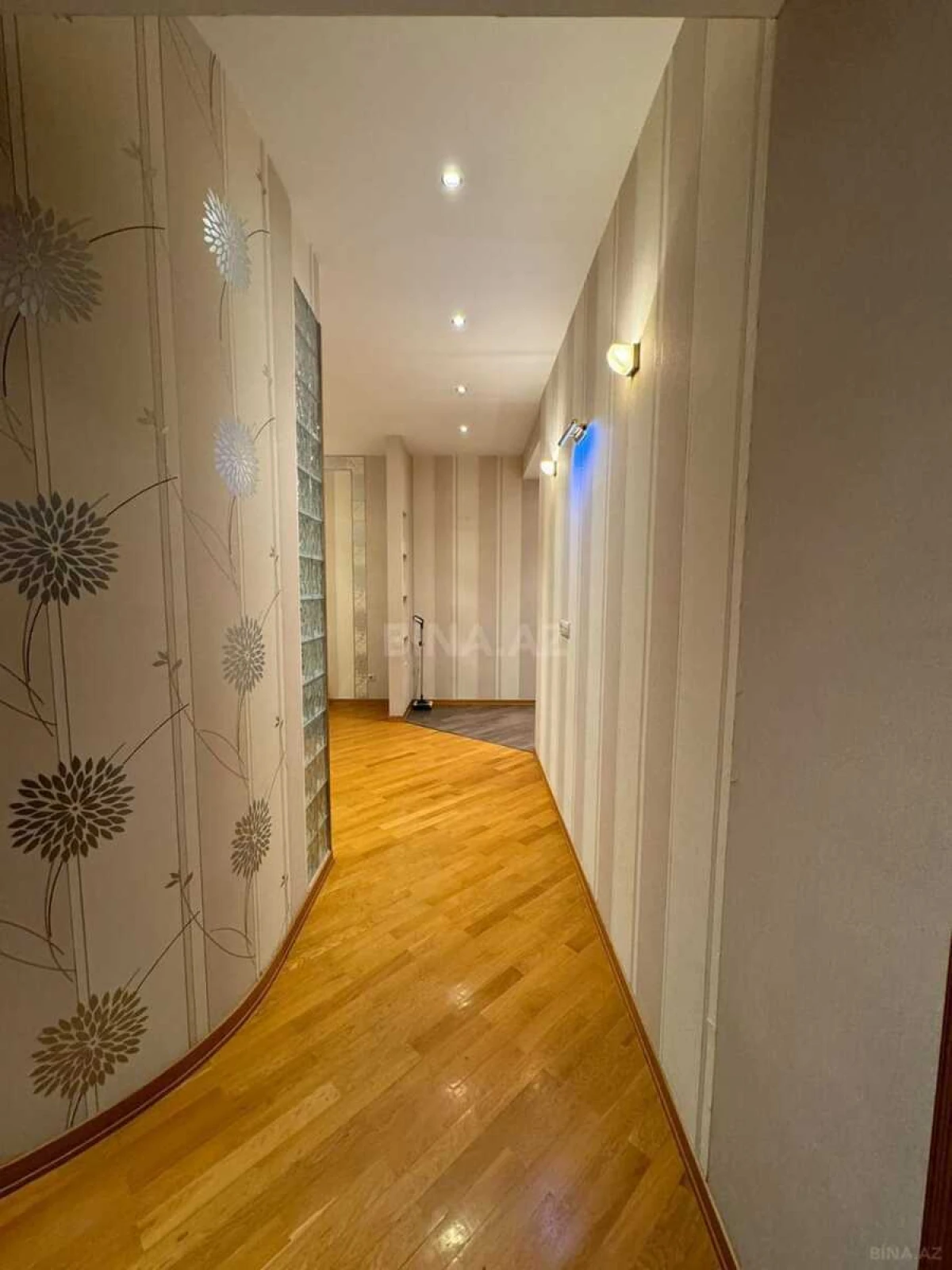 Kirayə verilir 3 otaqlı mənzil 120 m²