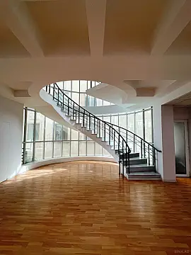 Kirayə verilir obyekt 2000 m² — Bakı 2000.00 m²